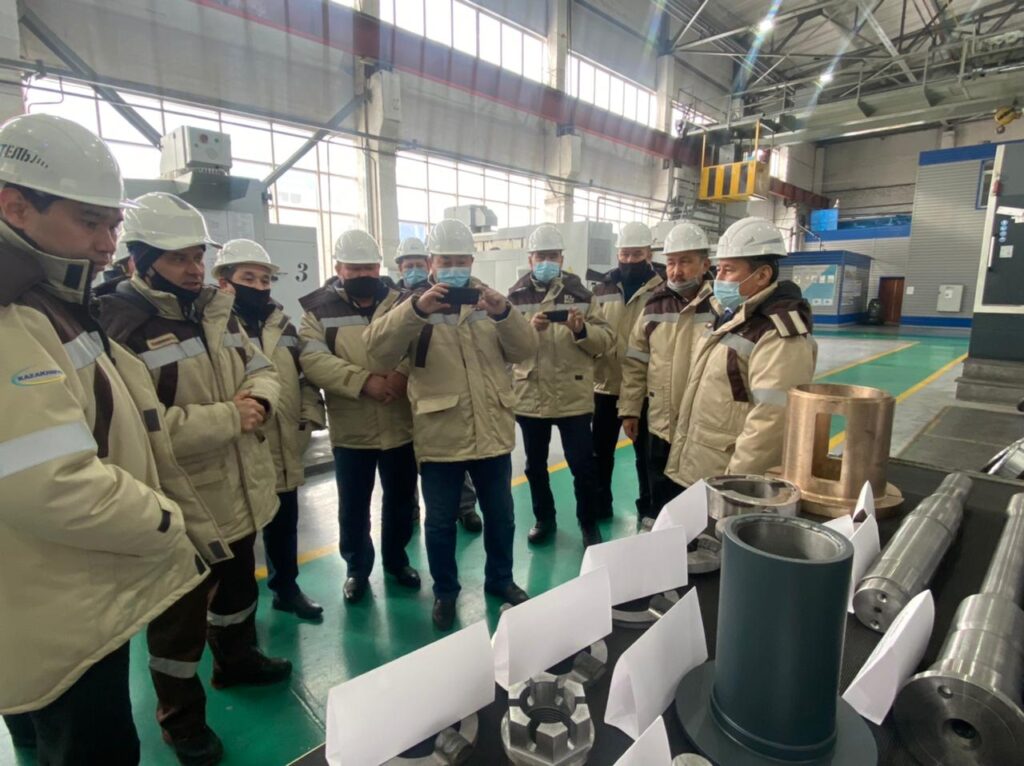 Завод посетила большая делегация специалистов и руководителей различных нефтепромысловых подразделений АО «Озенмунайгаз»