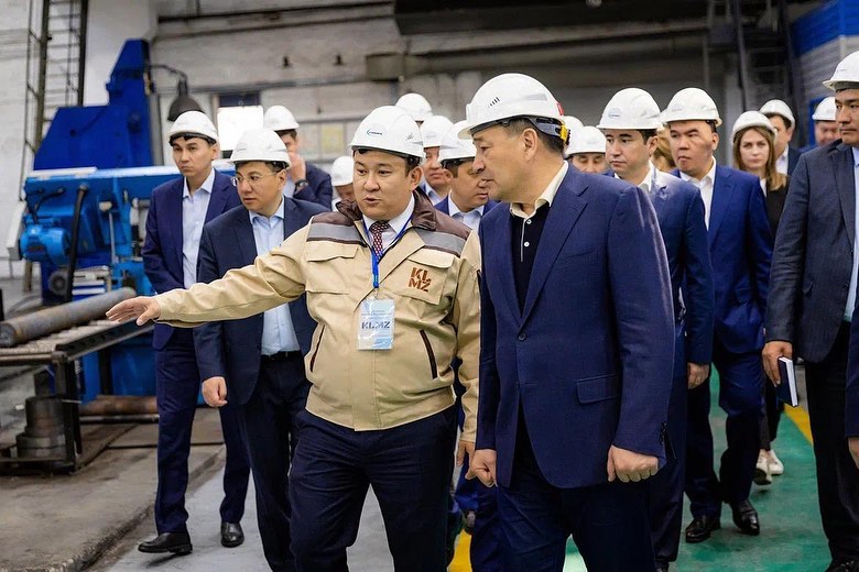 Завод посетил заместитель Премьер-министра РК Ералы Тугжанов с целью изучения опыта KLMZ